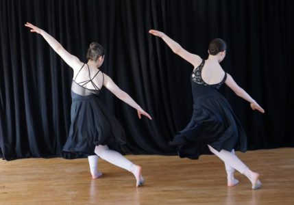 North Shore Civic Ballet performs.